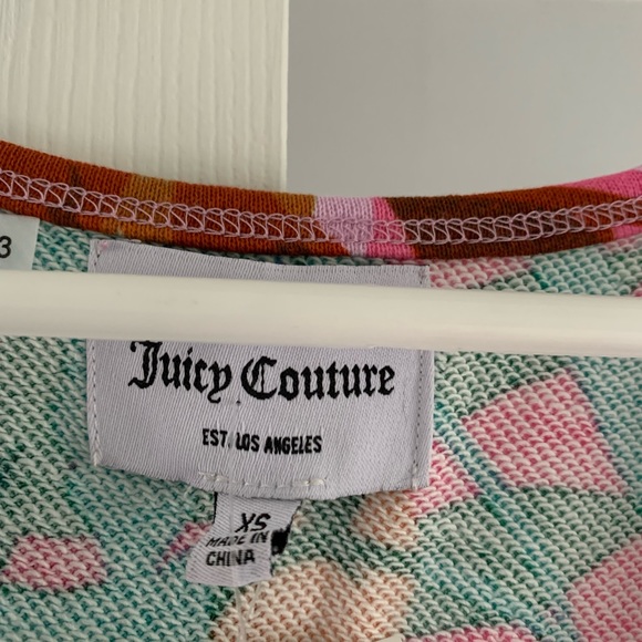 XS JUICY COUTURE
Printed Zip Front Tank Jumpsuit In Tropical Palm Cambo … - Picture 8 of 16